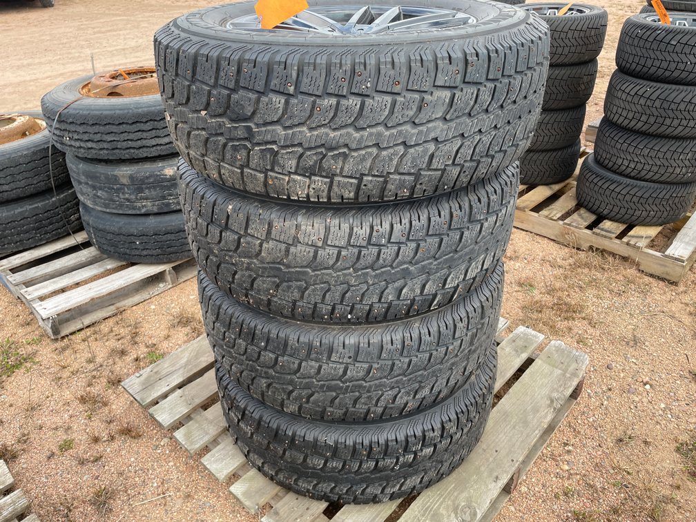 Set of (4) Studded Tires