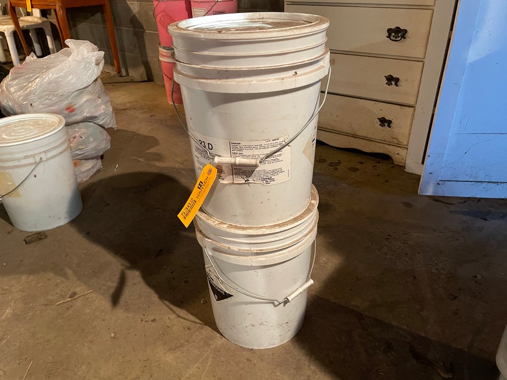 (2) 5-Gallon Buckets of Garbage Bags