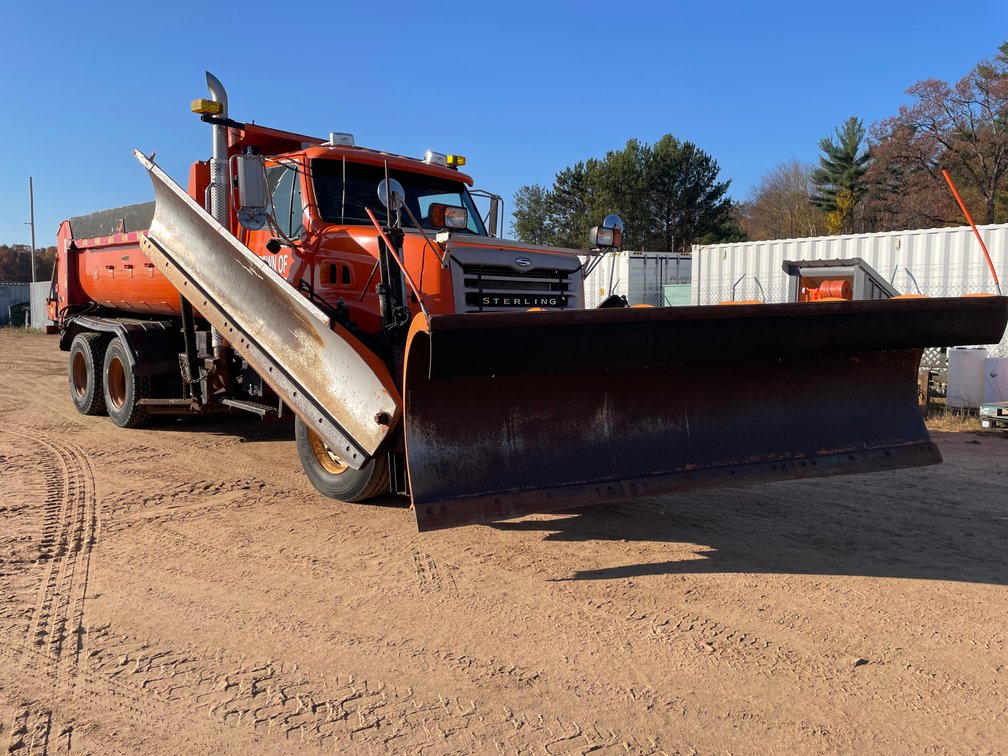 2004 Sterling LT95 Tandem Plow Truck (Has WI Tile)