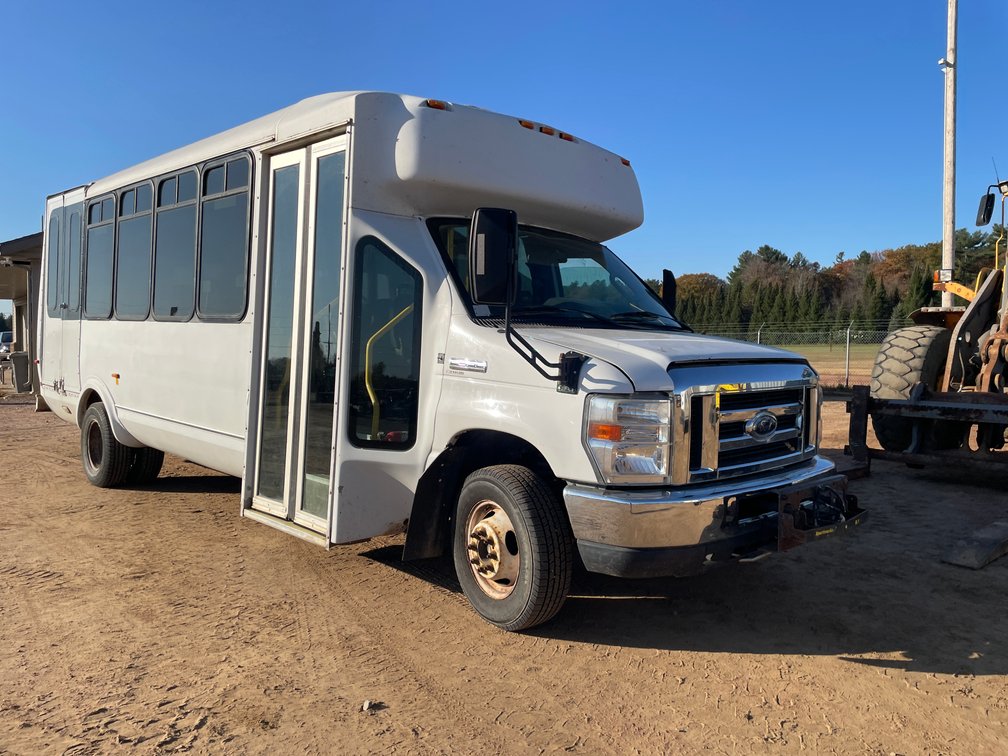 2012 Ford E450 Eldorado National Bus (Has WI Title)