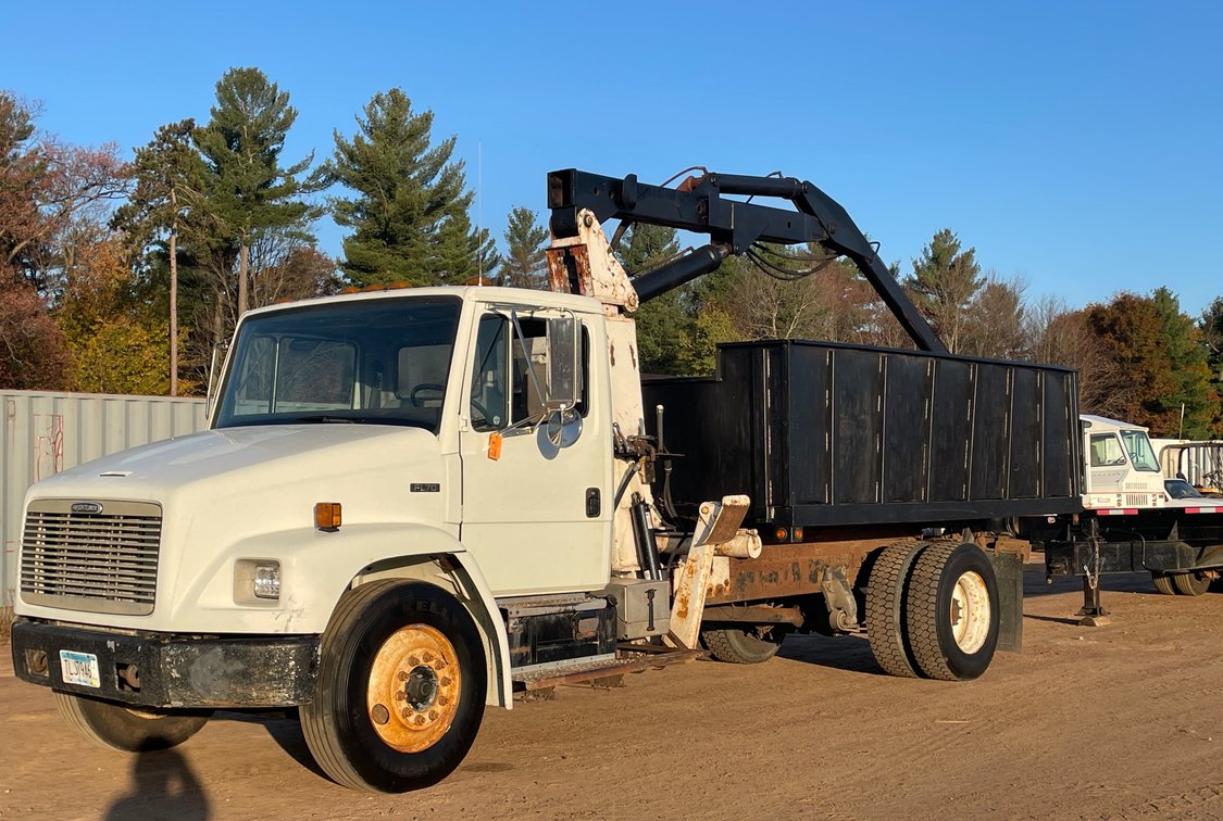 2000 Freightliner FL70 Grapple Truck (Has MN Title)