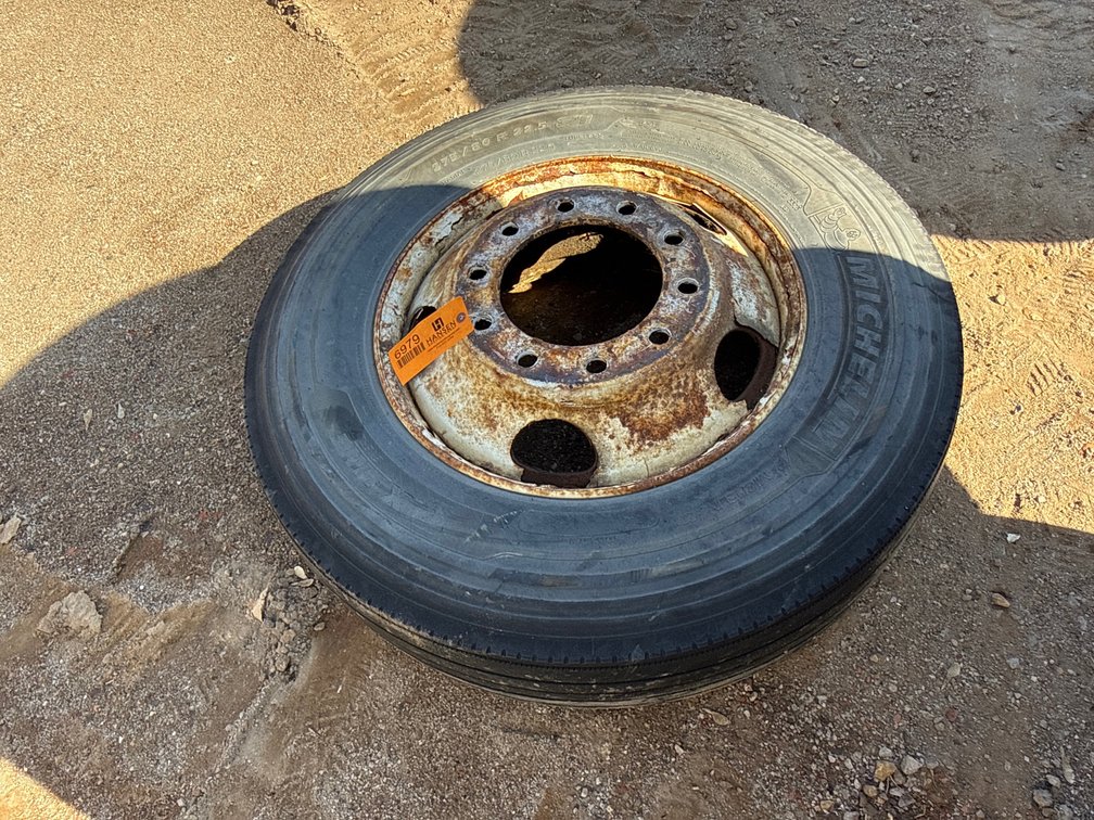 (1) Michelin X Line Energy 275 80 R 22.5 Commercial Truck Tire Mounted on Steel Wheel