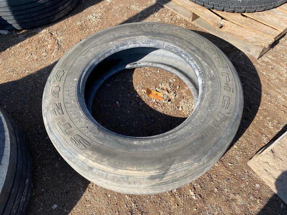 (1) BFGoodrich ST 244 275/80R24.5 Commercial Truck Tire