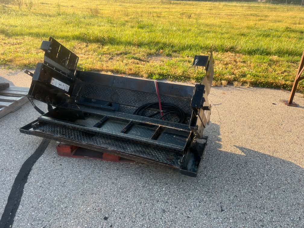 1,300 Lb. Electric Tommy Gate