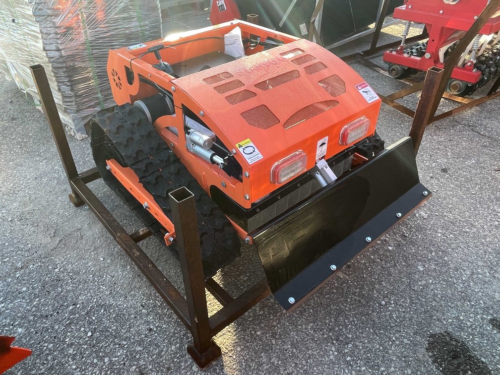 Starvox SV750 Remote Control Snow Plow (010)