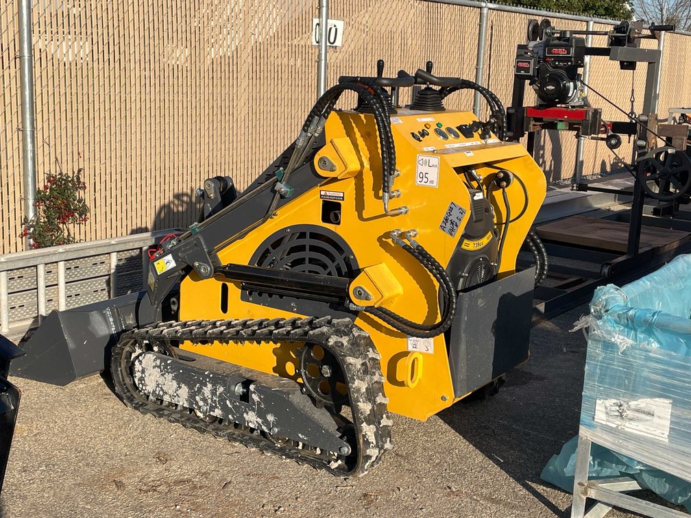 Starvox 23HP Mini Skid Steer (010)