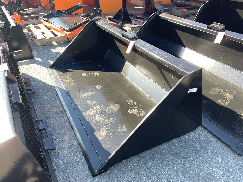 66" Bucket with Single Blade (07)