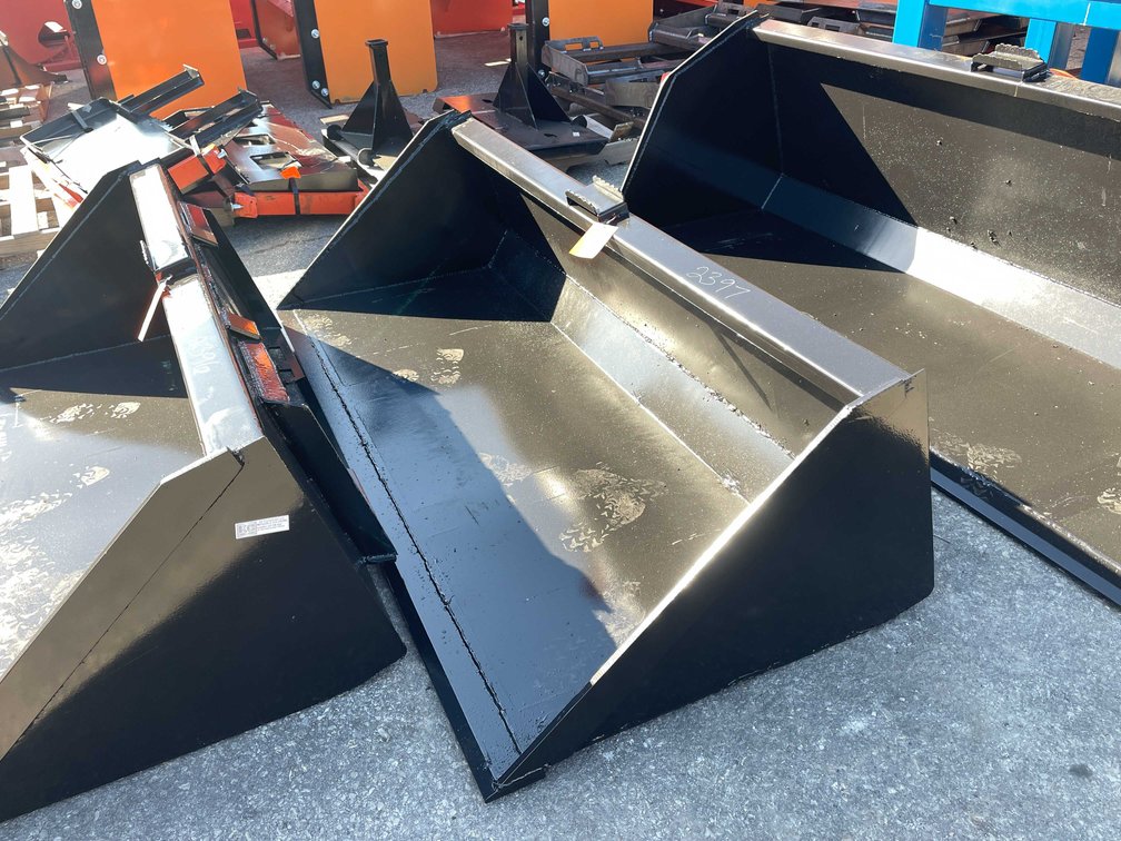 78" Bucket with Single Blade (07)