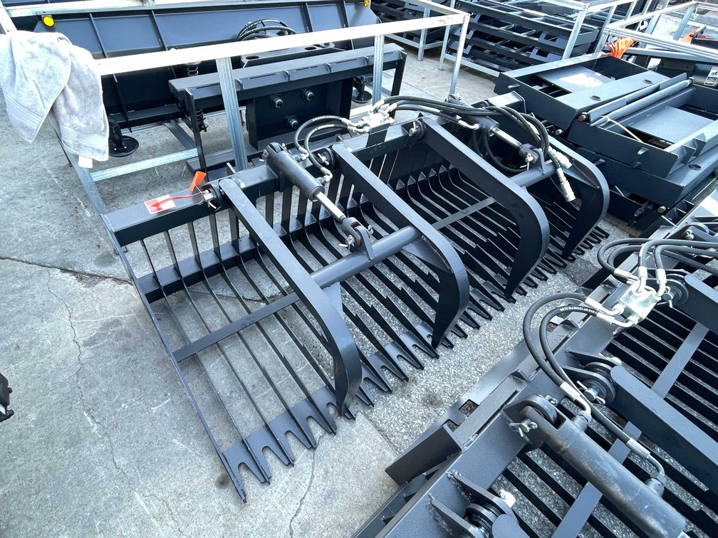 2026 JCT 84" Skid Steer Rock Grapple Bucket (02)