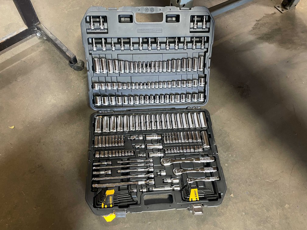 DeWalt Professional Mechanics Tool Set (PR12)