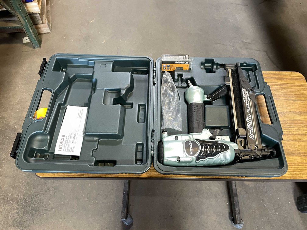 Hitachi 2-1/2" Finish Nailer (PR12)