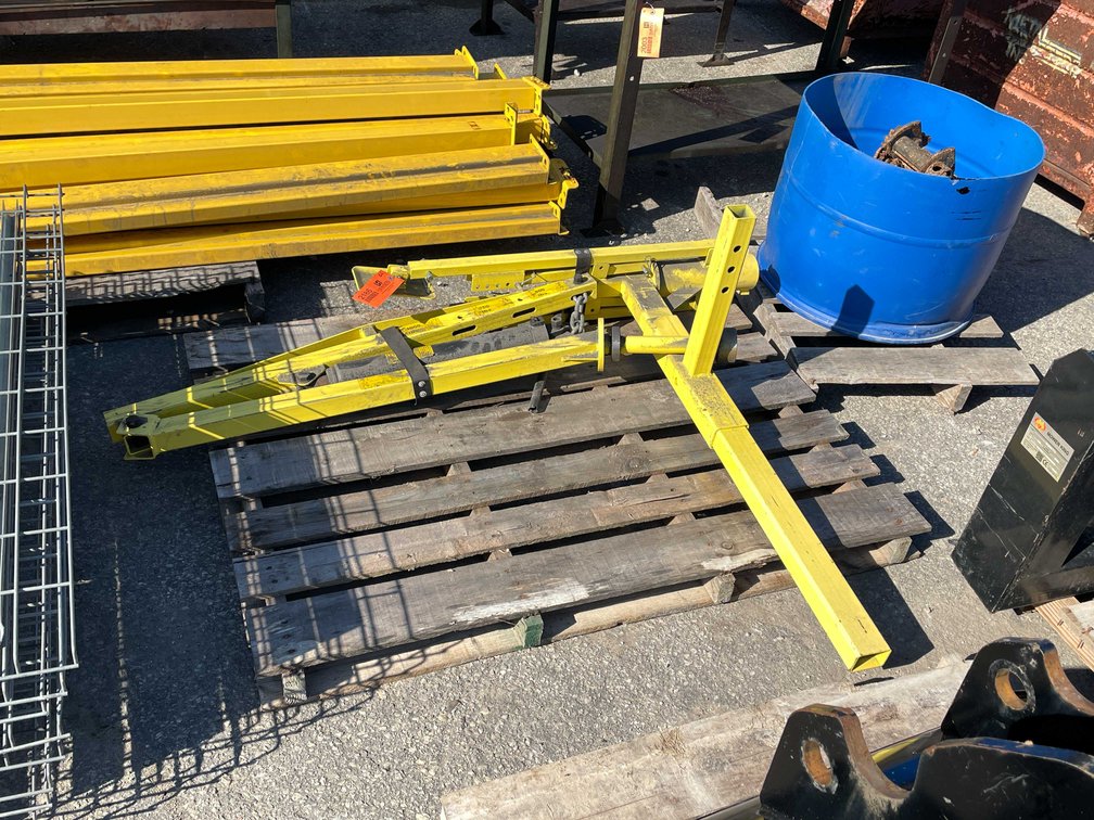 1,000 lb. Truck Hoist (09)