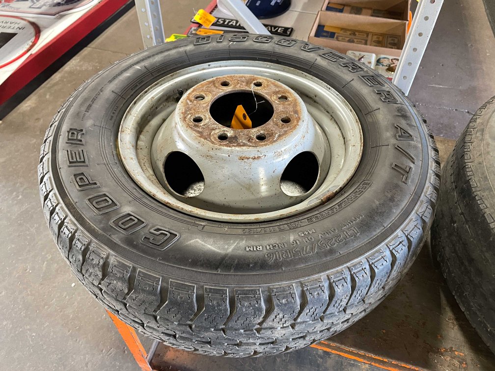 Cooper Discoverer Tire on Rim (03)