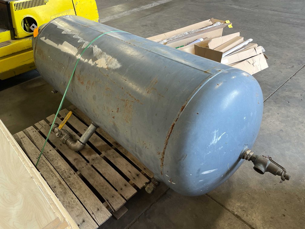 240 Gallon Vertical Air Tank (E)