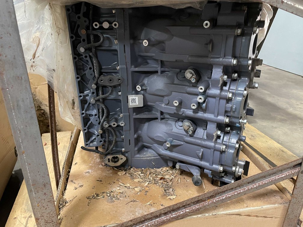 Yamaha 6 Cylinder Outboard Motor in Crate (F)