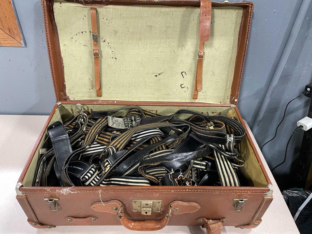 Knights Templar Suitcase with Sword Belts (T4)