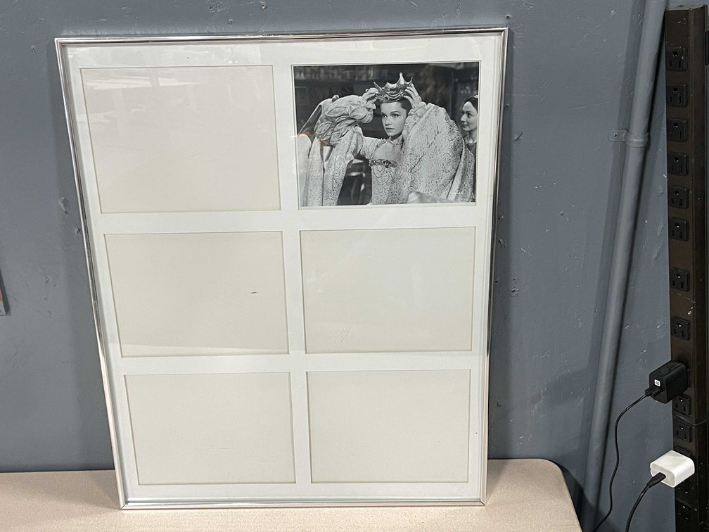 Picture Frame with Autographed Photo (T3)