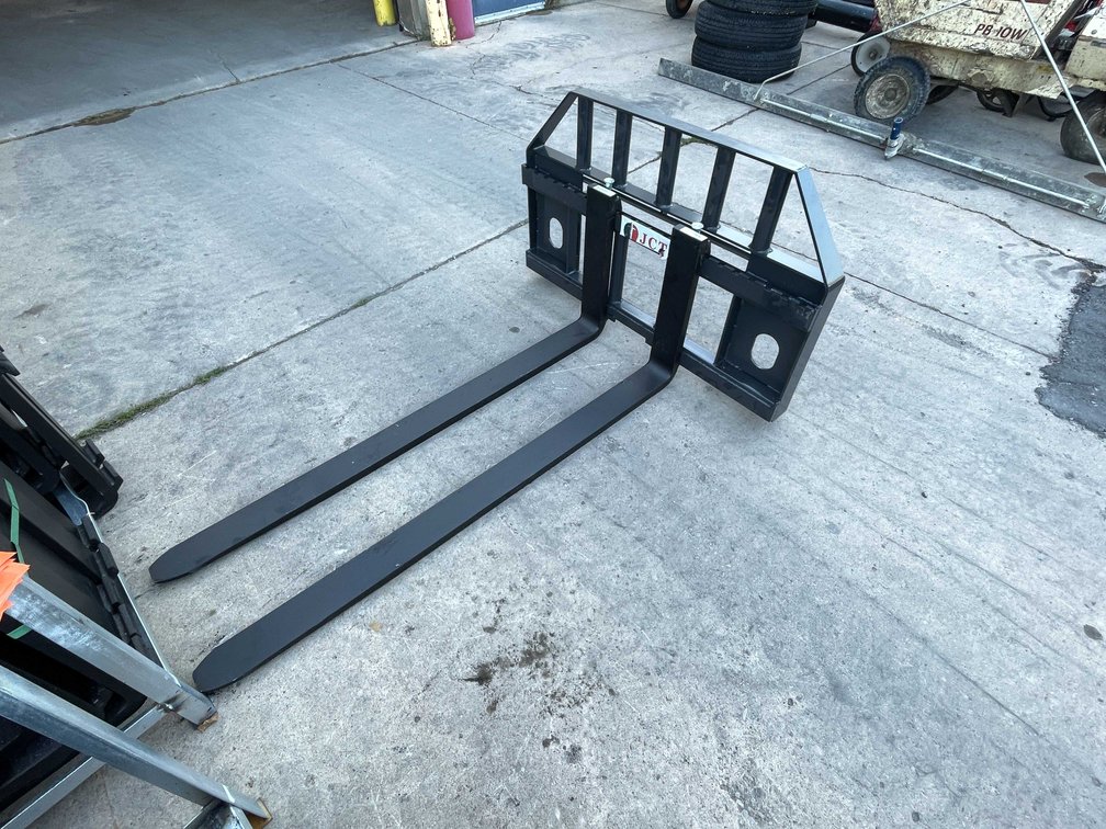 2026 JCT Skid Steer Pallet Fork Frame (02)