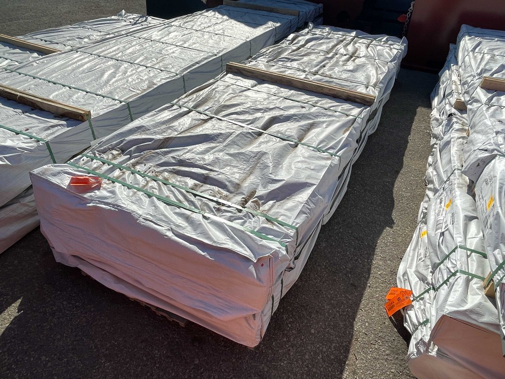 Gray Slotted Offgrade Decking (06)