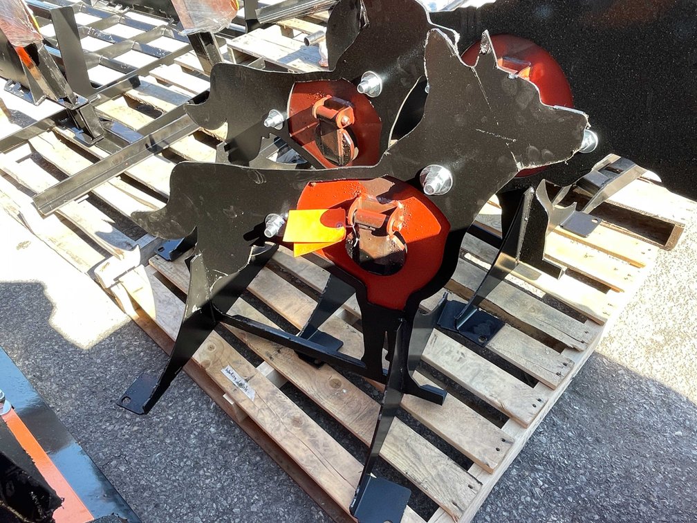 3/8" AR500 Steel Coyote Shooting Target with Heart Flapper (07)