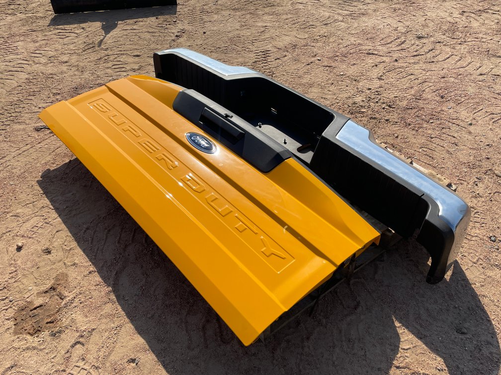 Take-Off Ford Superduty Tailgate & Rear Bumper