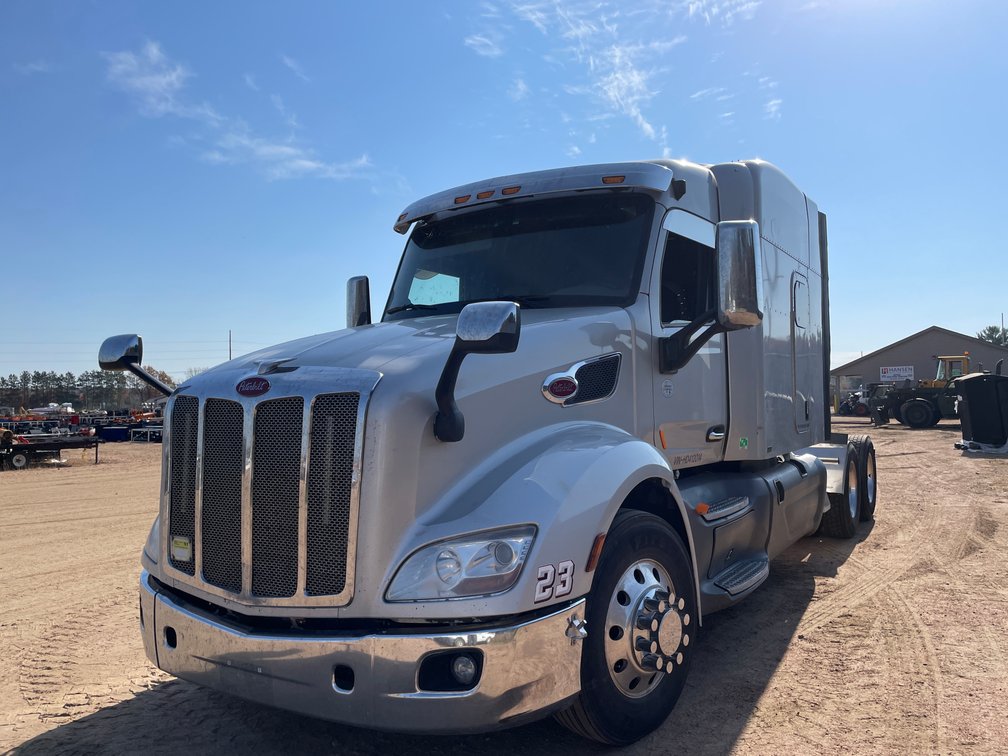 2017 Peterbilt 579 Sleeper Semi Tractor (Has WI Title)