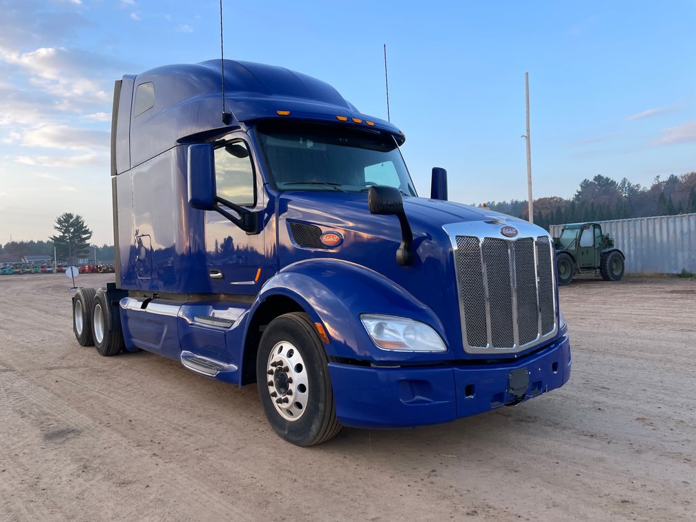 2019 Peterbilt Semi Tractor with Sleeper (Has WI Title)