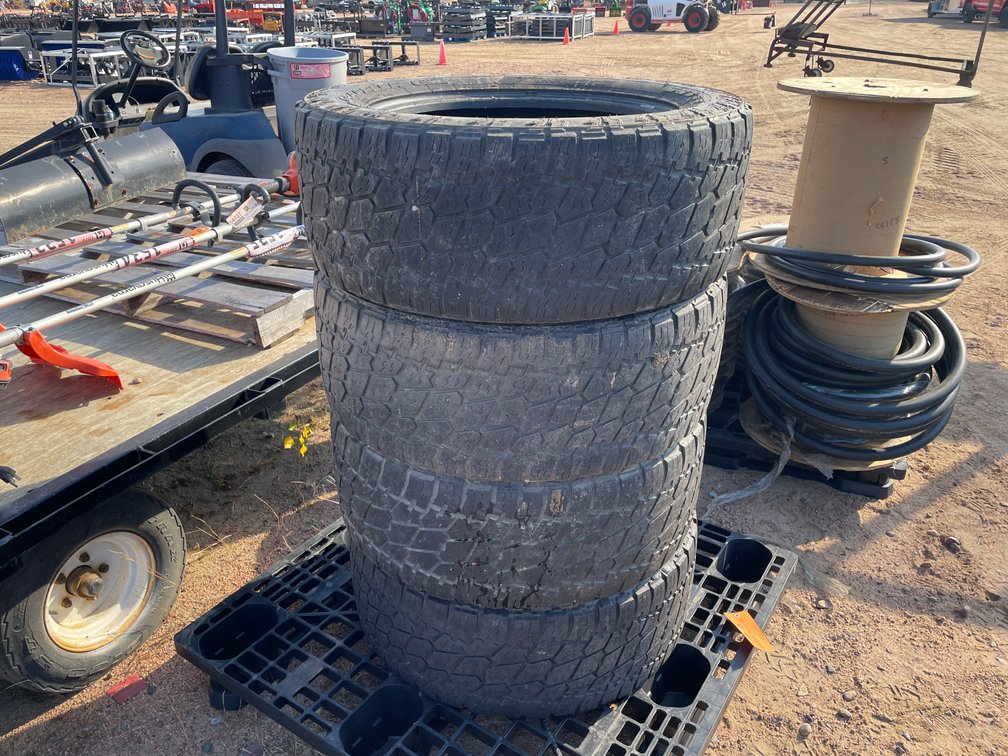 (4) LT285/55R20 Tires