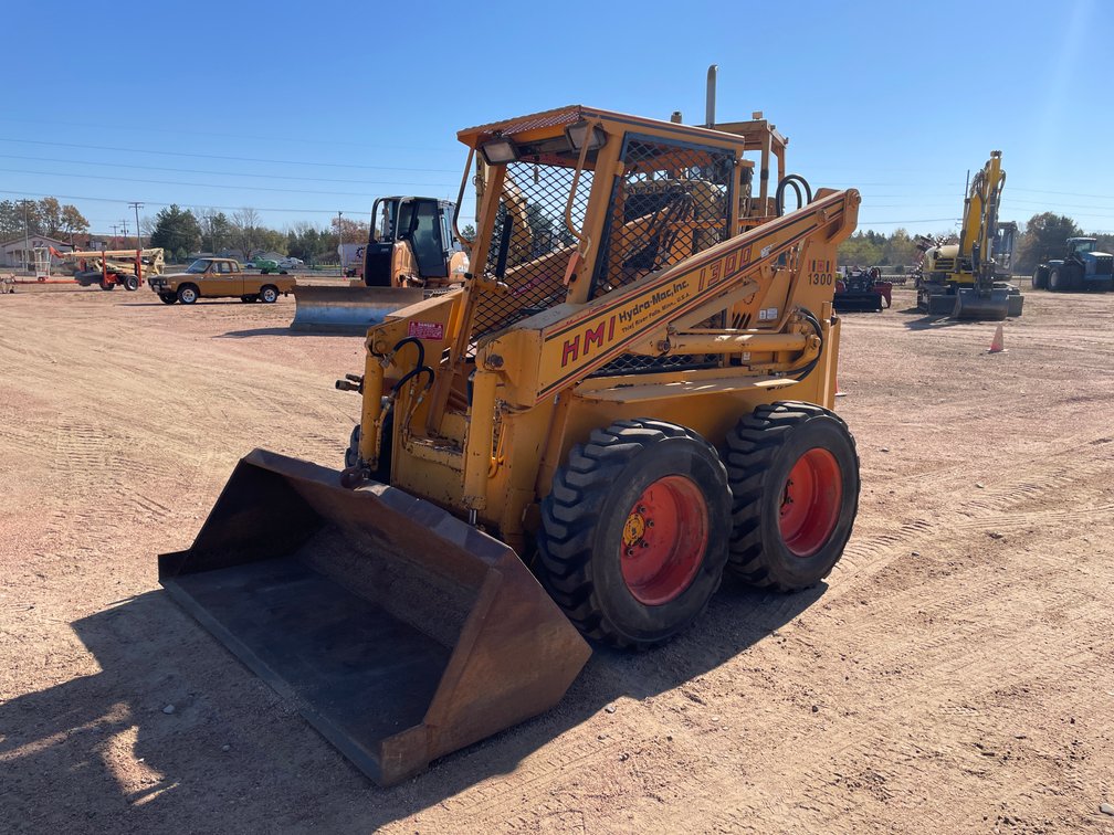 Hydra-Mac 1300 Wheeled Skid Steer