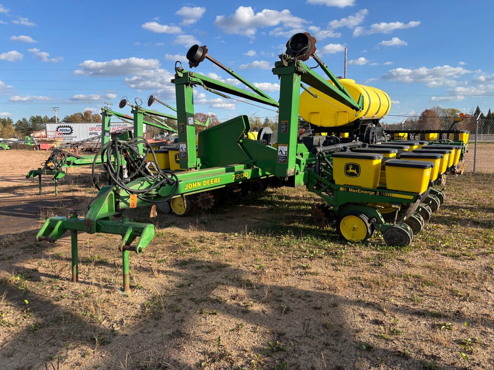 John Deere 7200 16-Row Planter