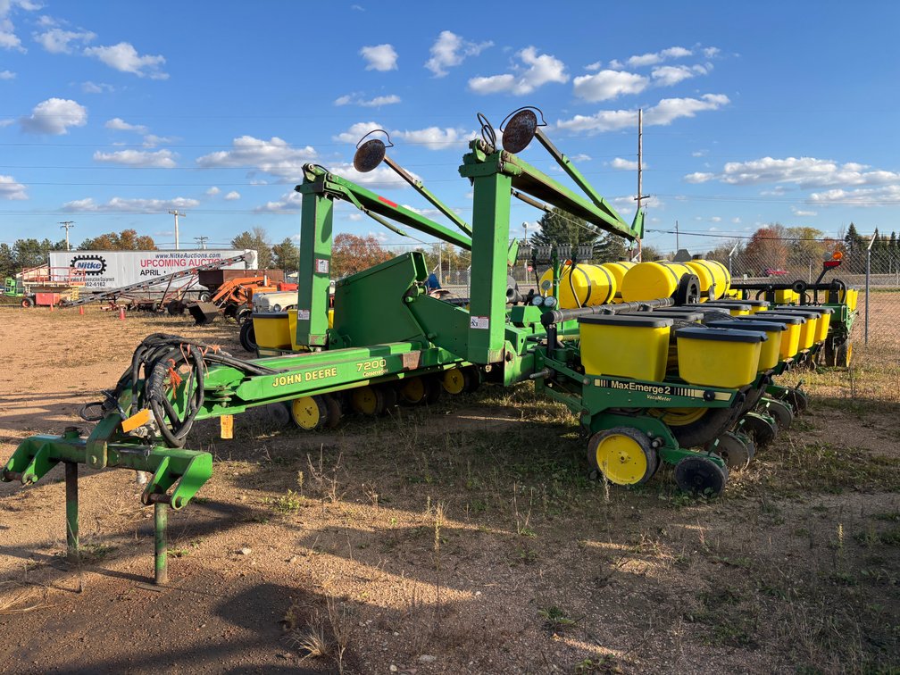 John Deere 7200 Conservation 16-Row Planter