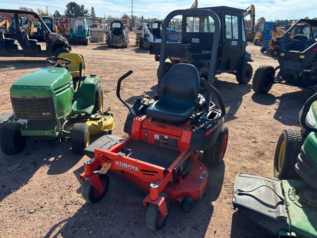 Kubota Z122R Zero Turn Lawn Mower
