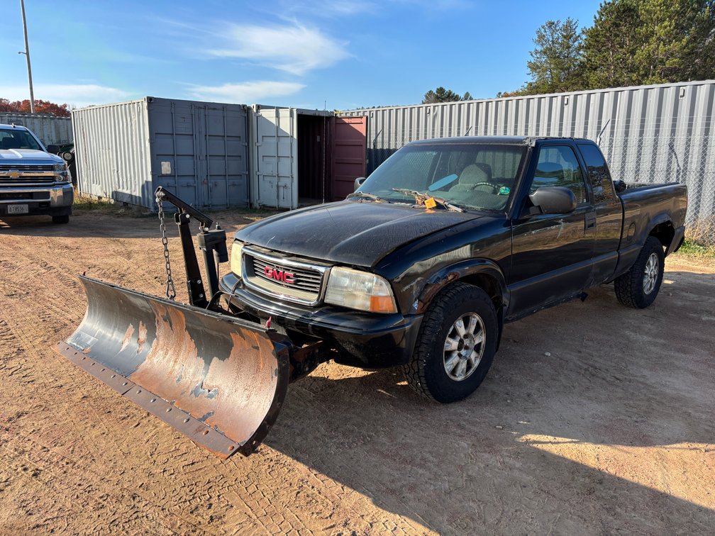 2002 GMC Pickup with Snow Plow (Has WI Title)