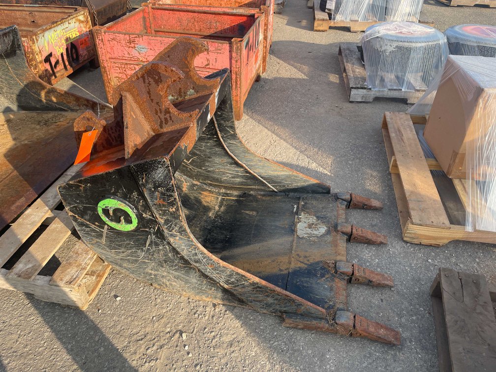 Steel Wrist 25" Bucket with Teeth (09)