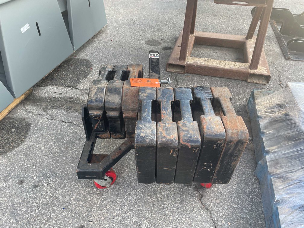 Suitcase Weights on Cart (03)