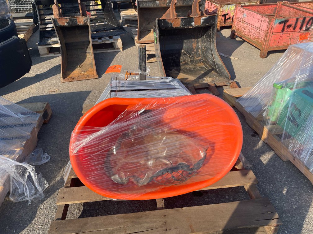 Kubota Salt Spreader (09)