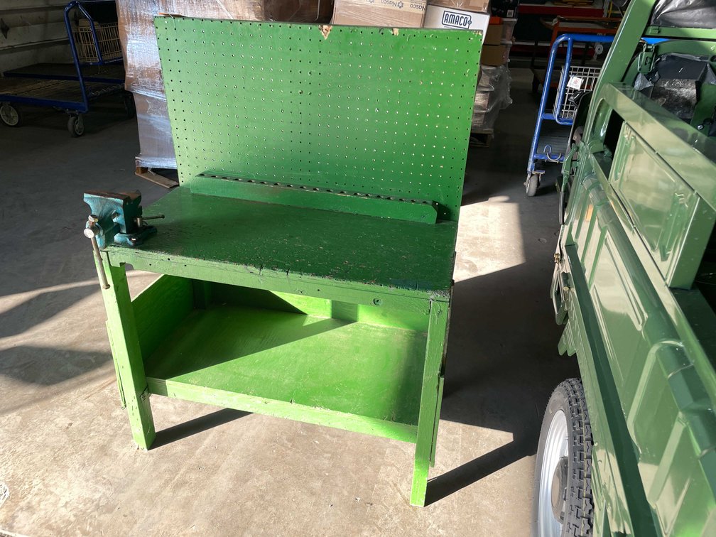 Child Workbench with Vise (D)