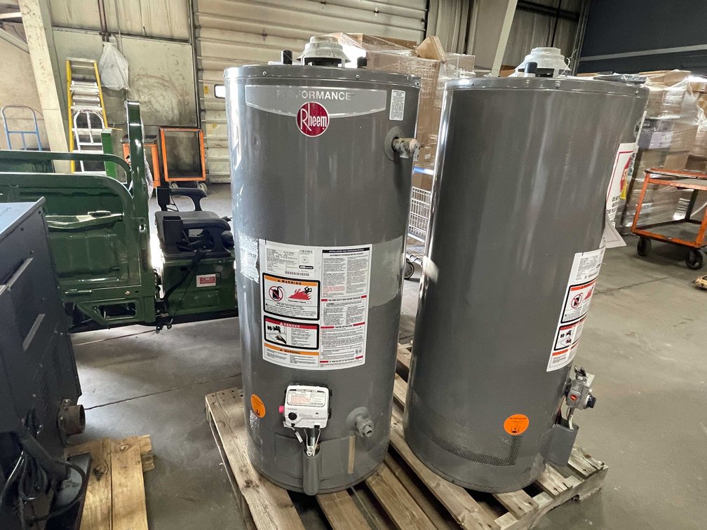 Rheem 40 Gallon Gas Water Heater (D)