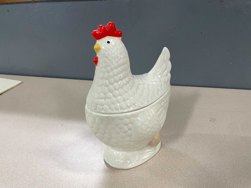 Vintage Chicken and Egg Cookie Jar (T2)