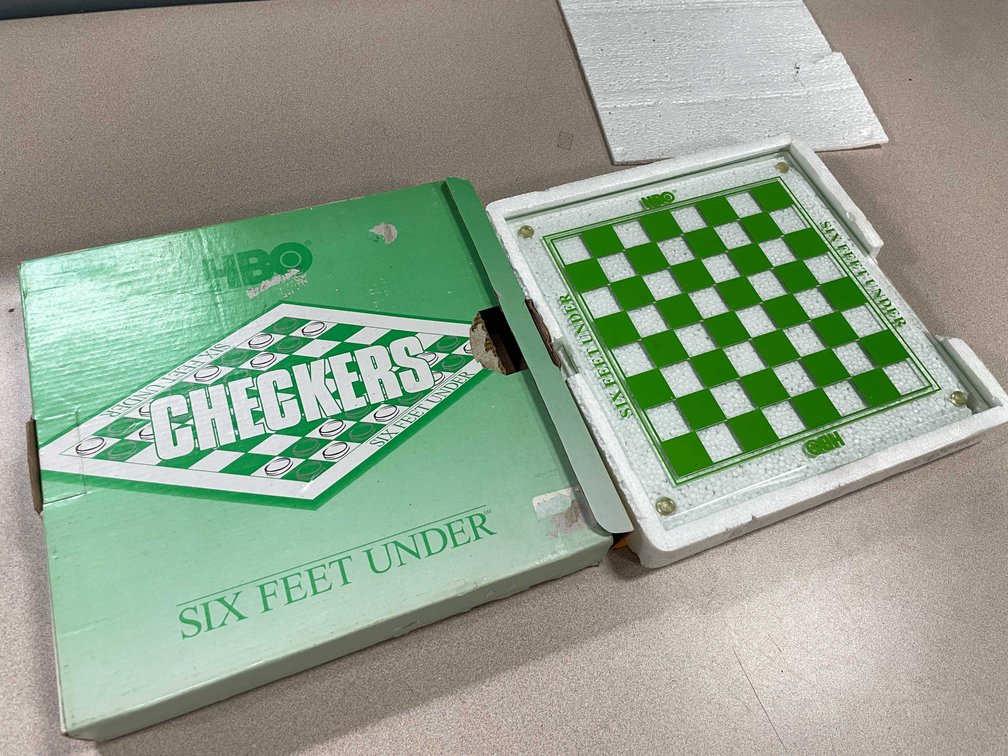 HBO Six Feet Under Glass Checkers Set (T2)