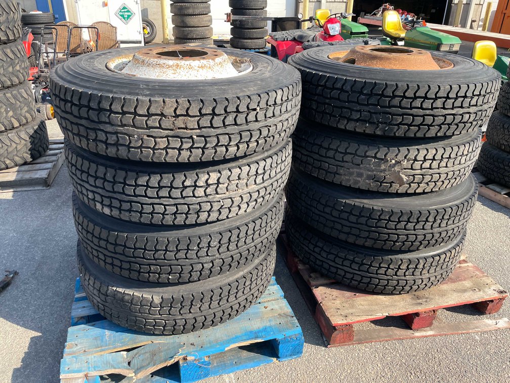 Michelin Low Profile 275/80R22.5 Drive Tires (04)