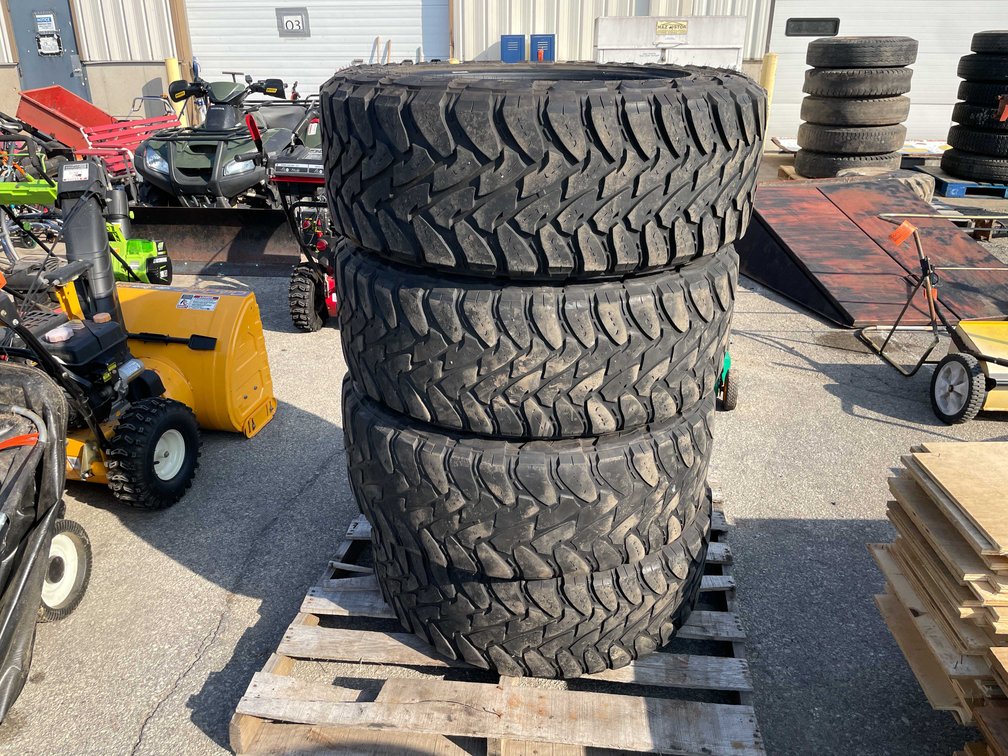 Toyo Open Country 37x12.50x22 Tires (04)