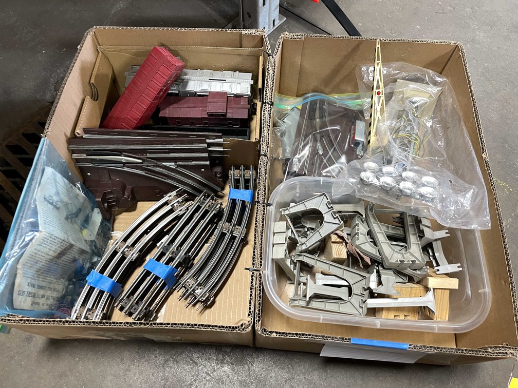 Vintage Lionel Train Set (T2)