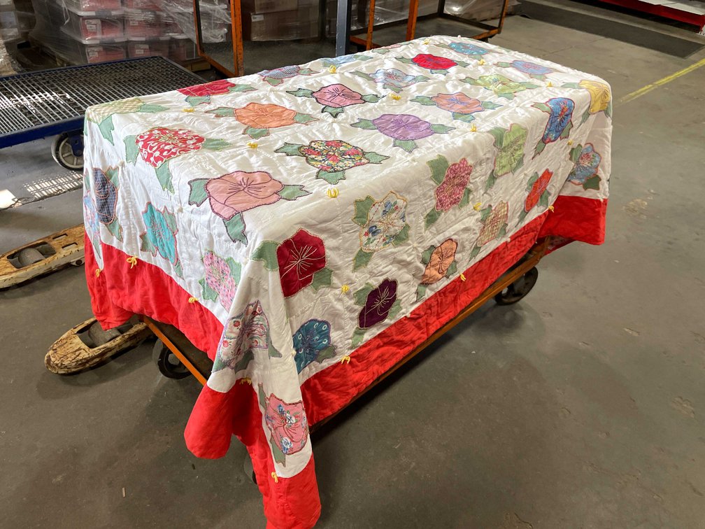 Antique Flower Applique Quilt (T2)