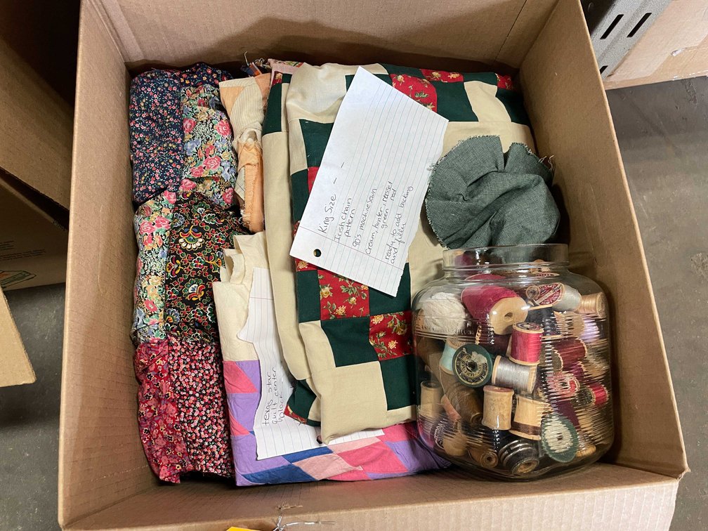 Quilt and Sewing Lot (T2)