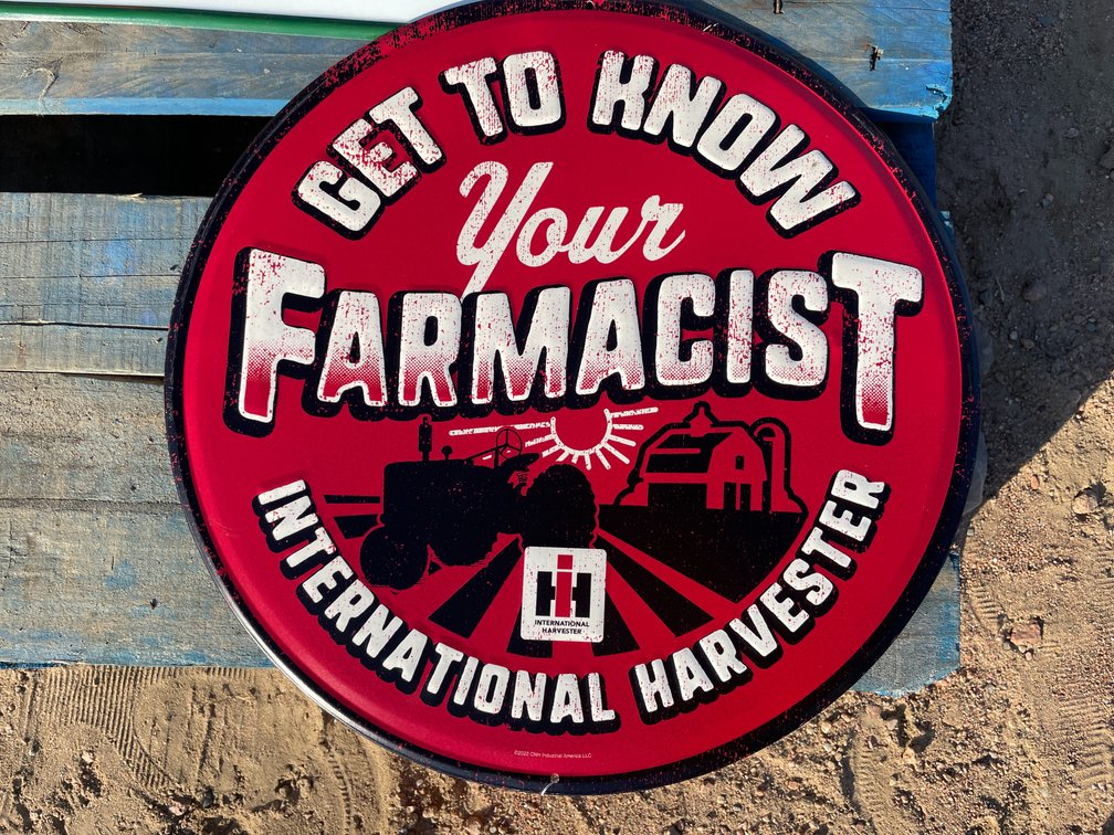 IH Farmacist Metal Sign