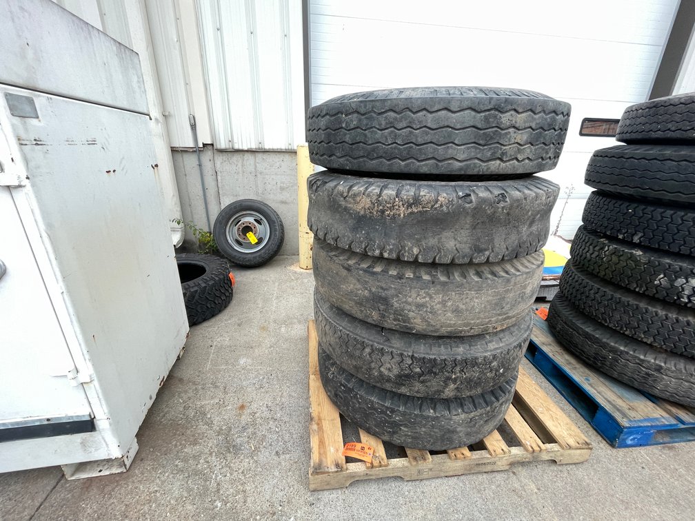 10.00 20 Tires on Dayton Rims (03)