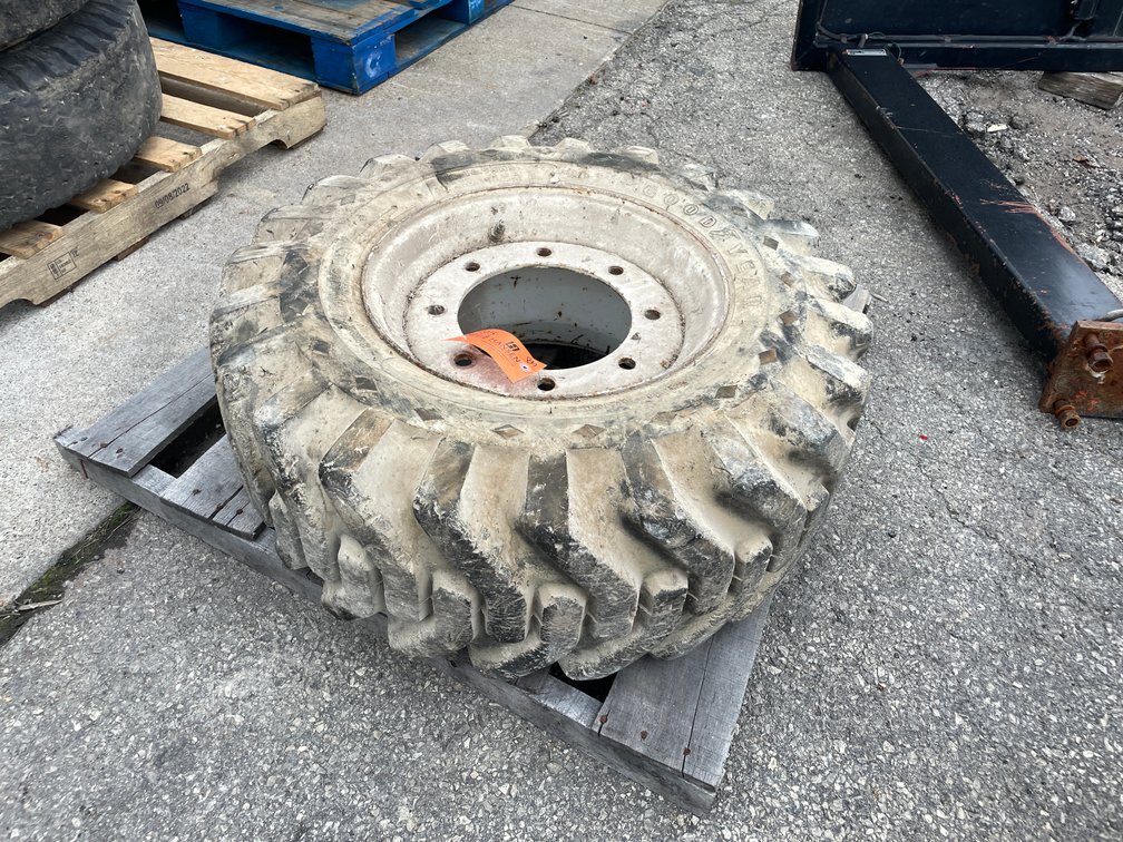 Goodyear 12 16.5 Tire on Rim (03)