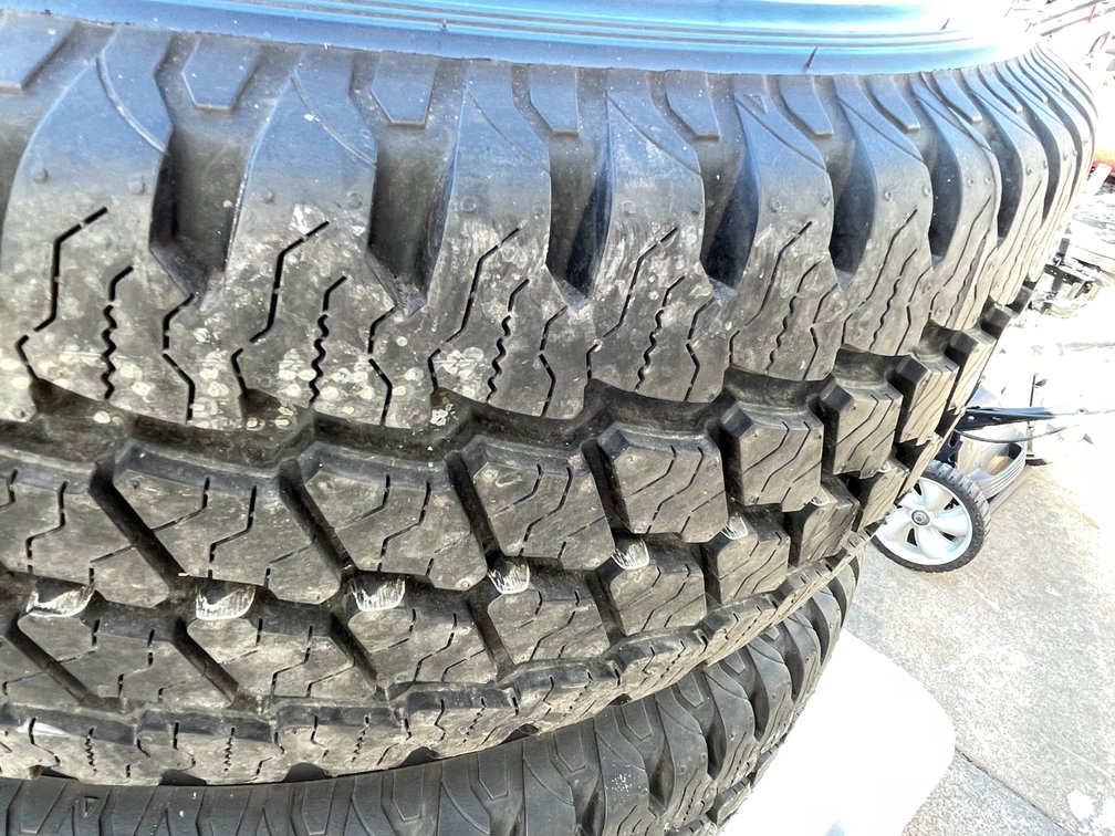 Bridgestone Duravis M700 HD Tires and Wheels (03)