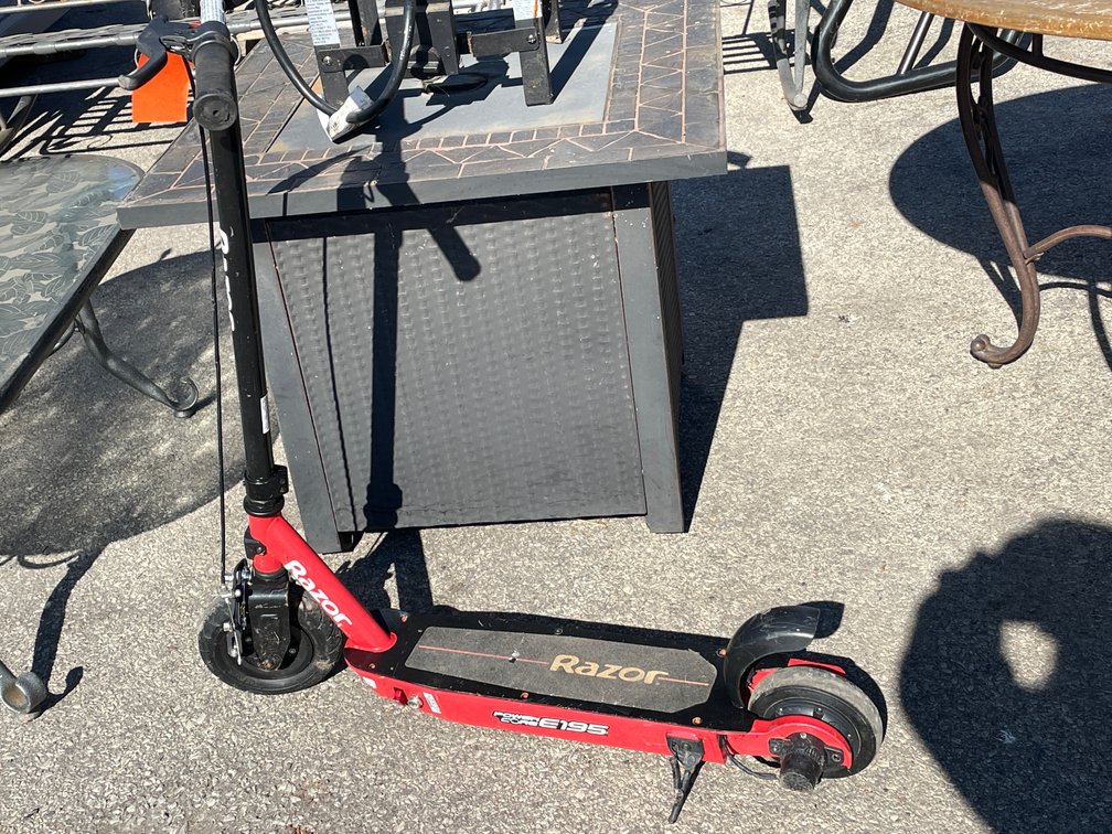 Razor Electric Scooter (03)